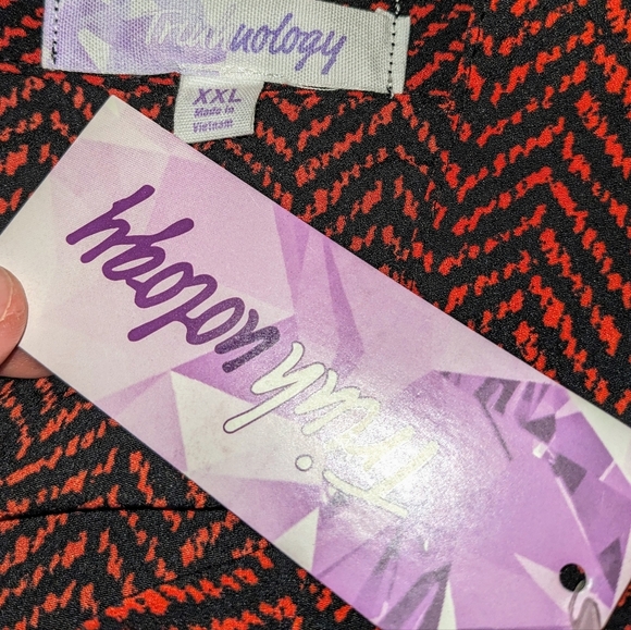 Chevron Print Blouse Roll Tab Sleeve Collared Button Down Tunic Top XXL NWT - Picture 8 of 8